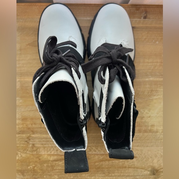 New UGG Ashton Lace Up In White Women’s Size 7 - Picture 6 of 14